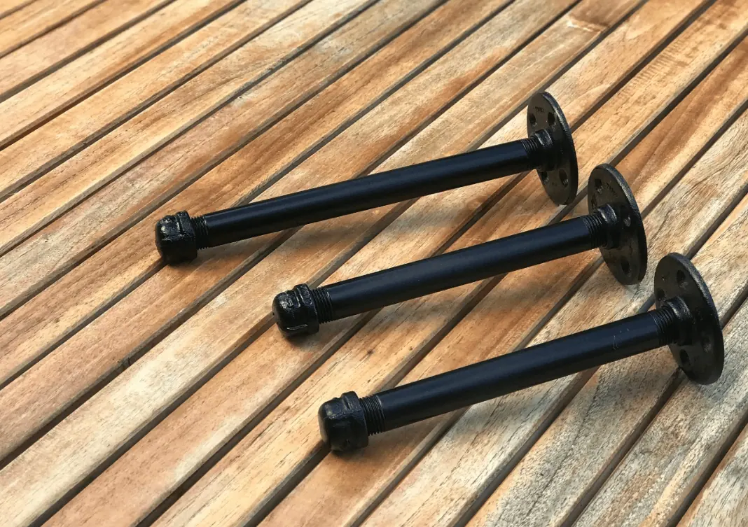 pipe mounting bracket